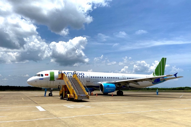 Bamboo Airways đưa phụ nữ mang thai và trẻ em về Quảng Bình